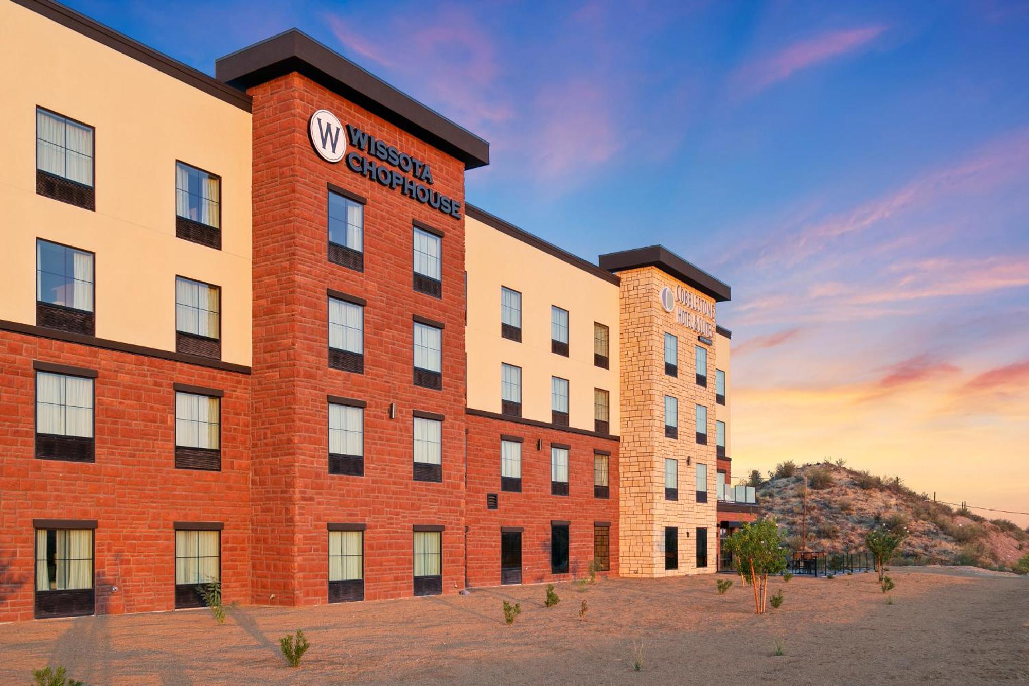 Cobblestone Hotel & Suites - Wickenburg Exterior photo