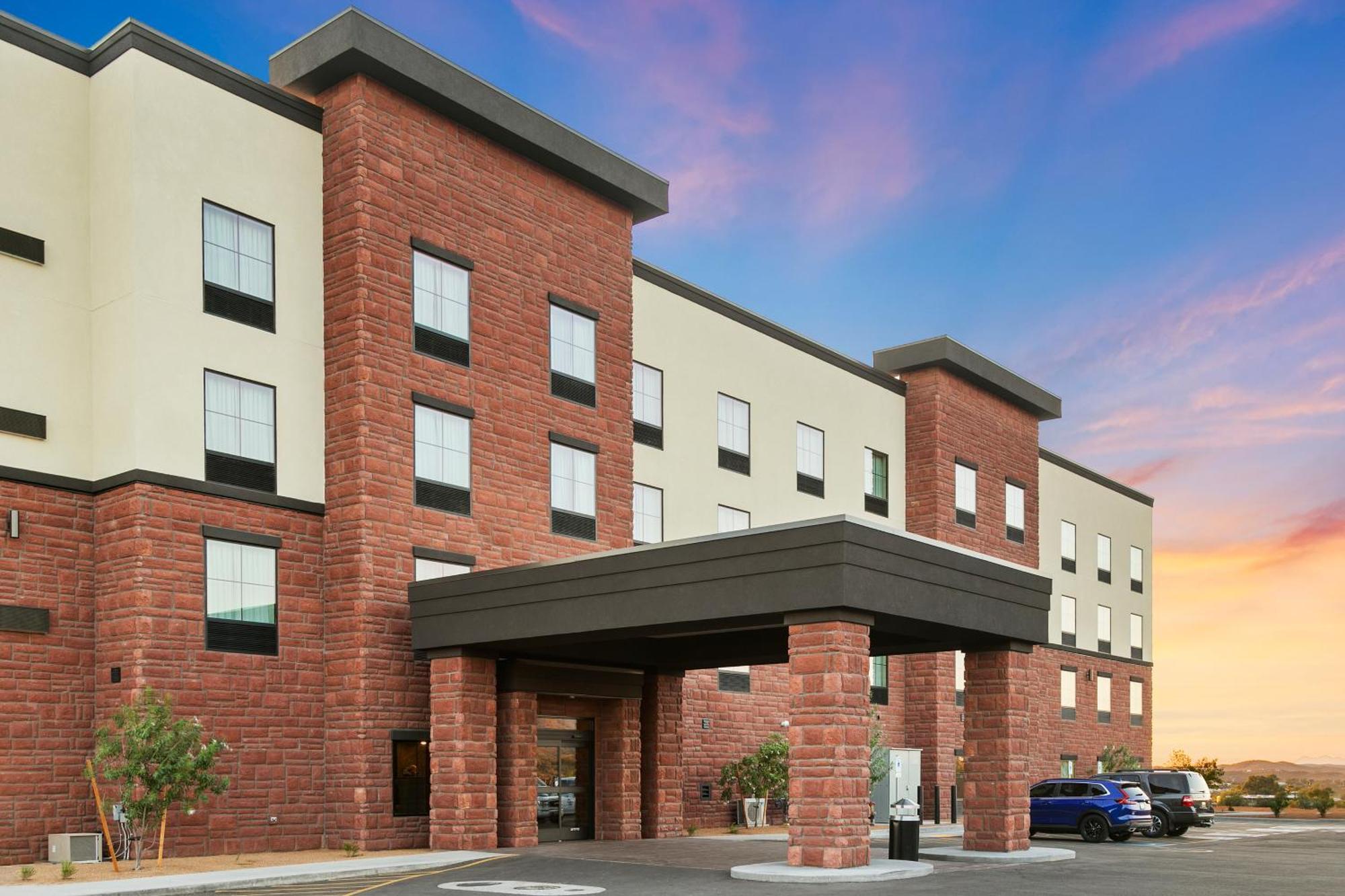 Cobblestone Hotel & Suites - Wickenburg Exterior photo